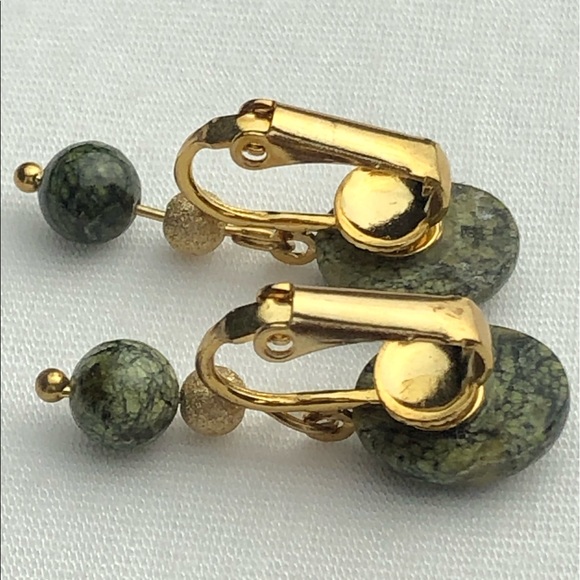 🐷 Green Marbled Stone Clip Ons - Picture 2 of 6